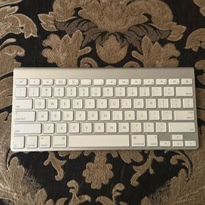 Apple Silver Keyboard - Battery Operated